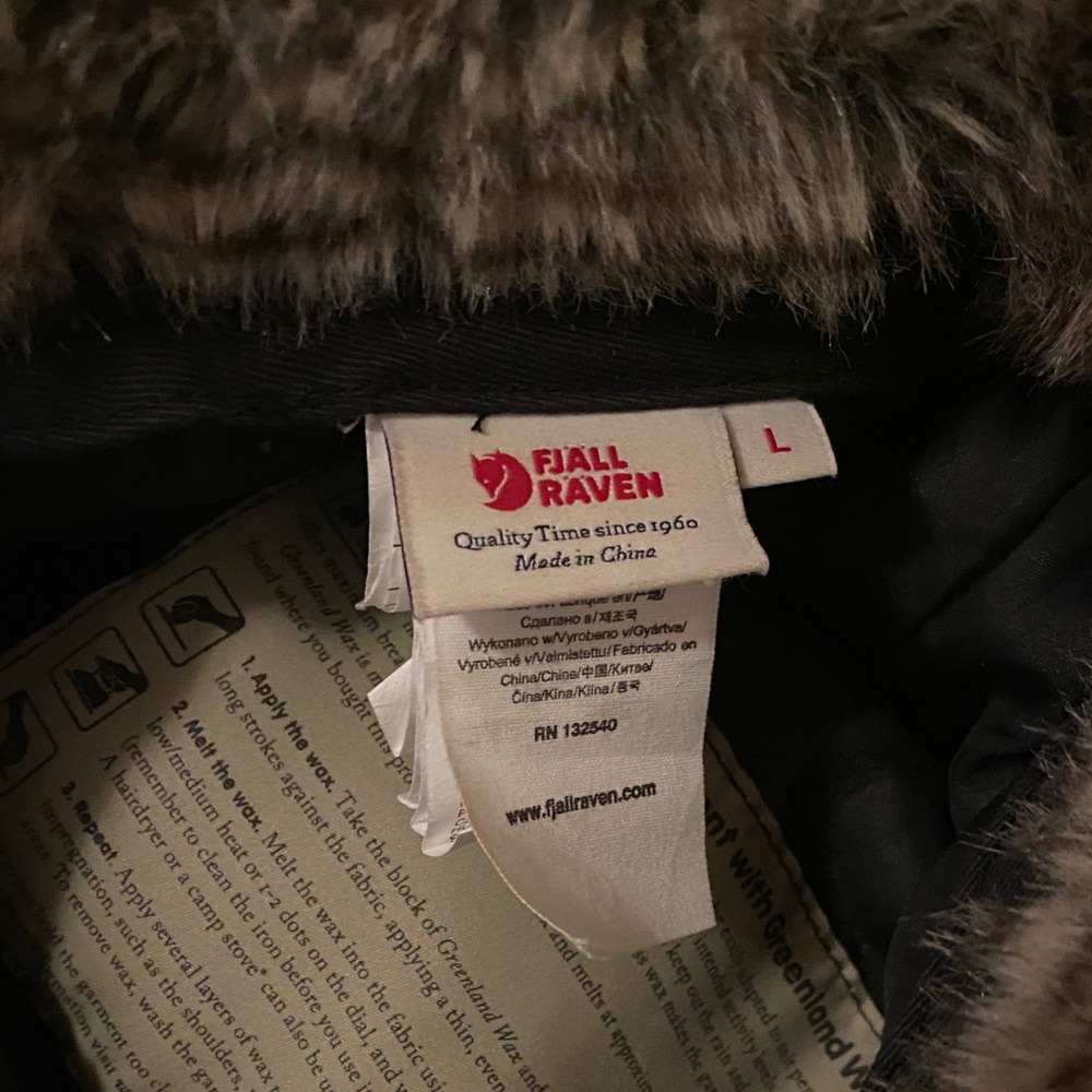 Fjallraven Woodsman Cap - Black with Brown Accent Fur - Picture 6 of 6